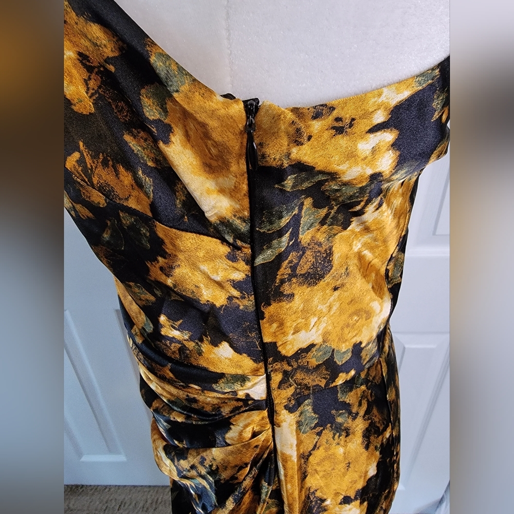 Maggy London Women's One Shoulder Printed Satin Dress Sz. 10 - Picture 3 of 11